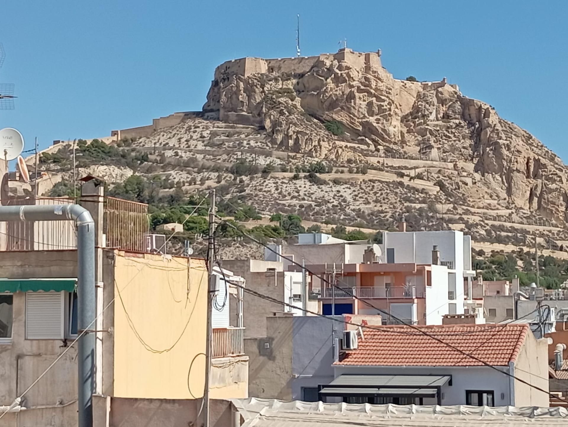 Vista exterior de Àtic en venda en Alicante / Alacant amb Aire condicionat i Terrassa