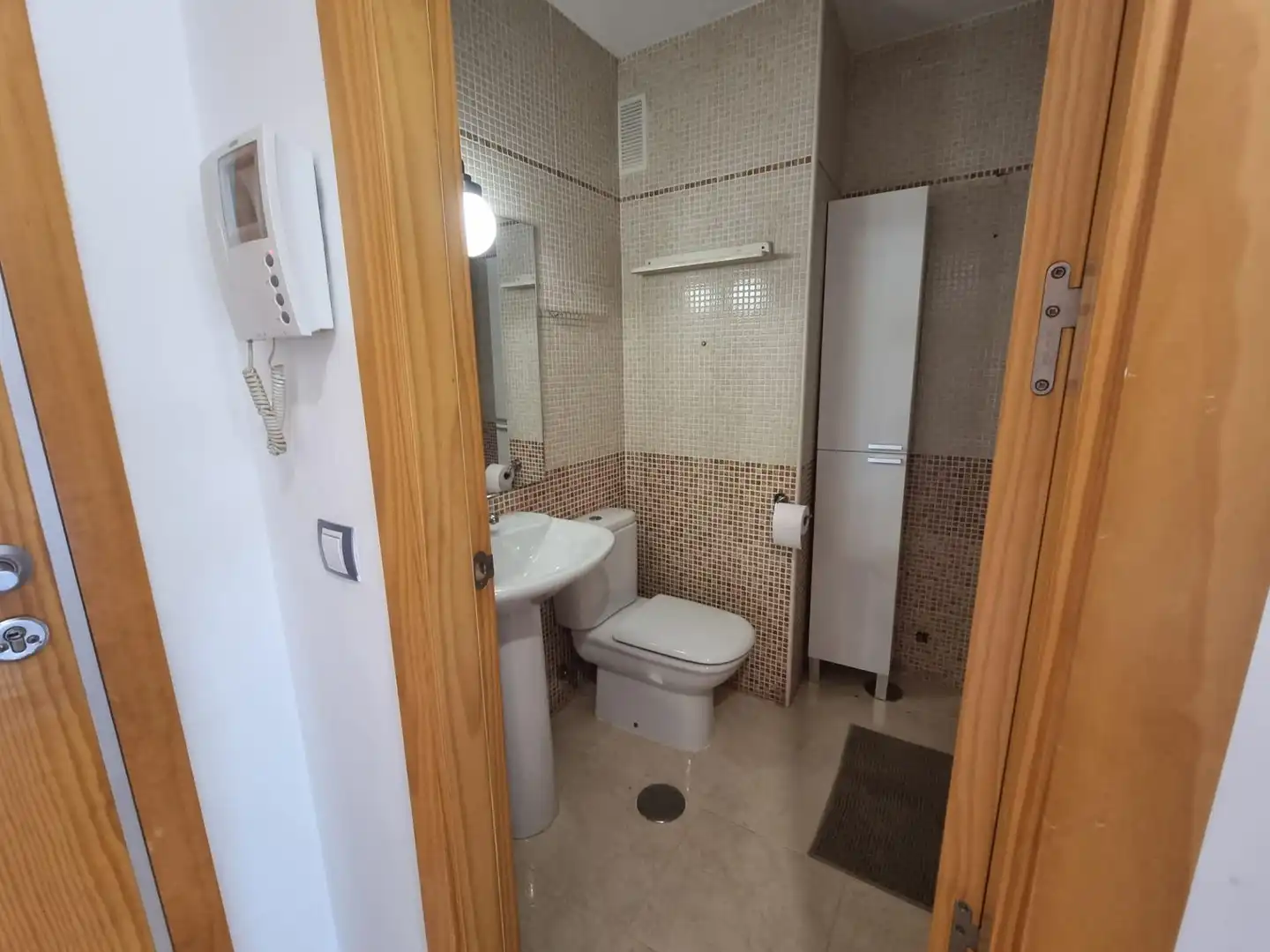Baño de Estudio de alquiler en Vícar con Jardín privado, Terraza y Amueblado
