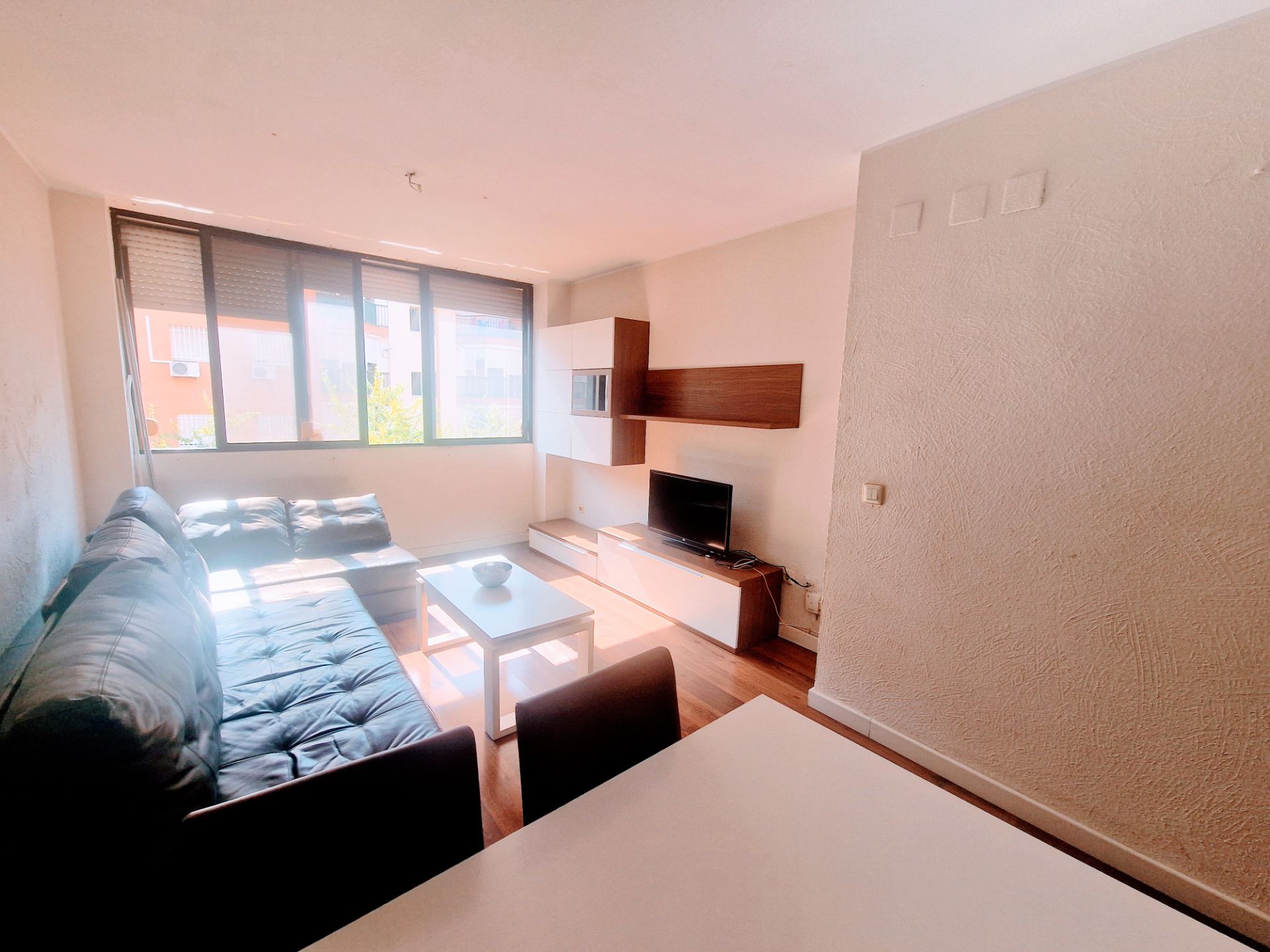 Living room of Flat for sale in  Sevilla Capital  with Air Conditioner, Heating and Swimming Pool