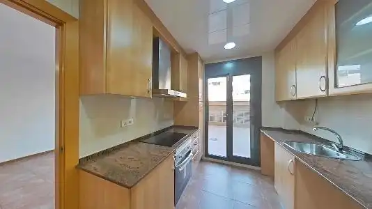 Cuina de Pis en venda en Santa Perpètua de Mogoda amb Calefacció, Terrassa i Alarma