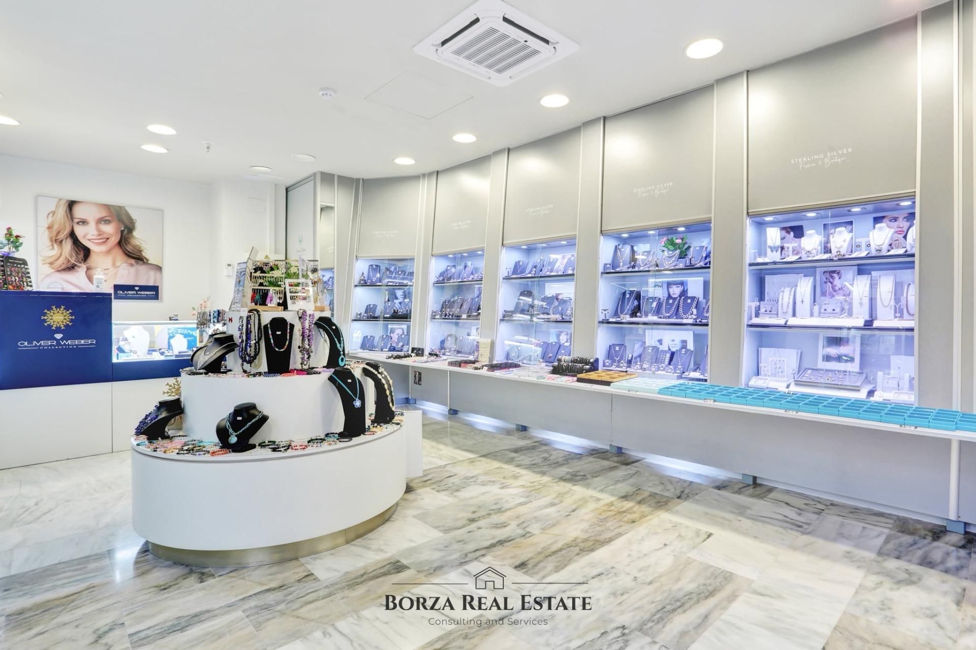 Premises to rent in Arona  with Air Conditioner