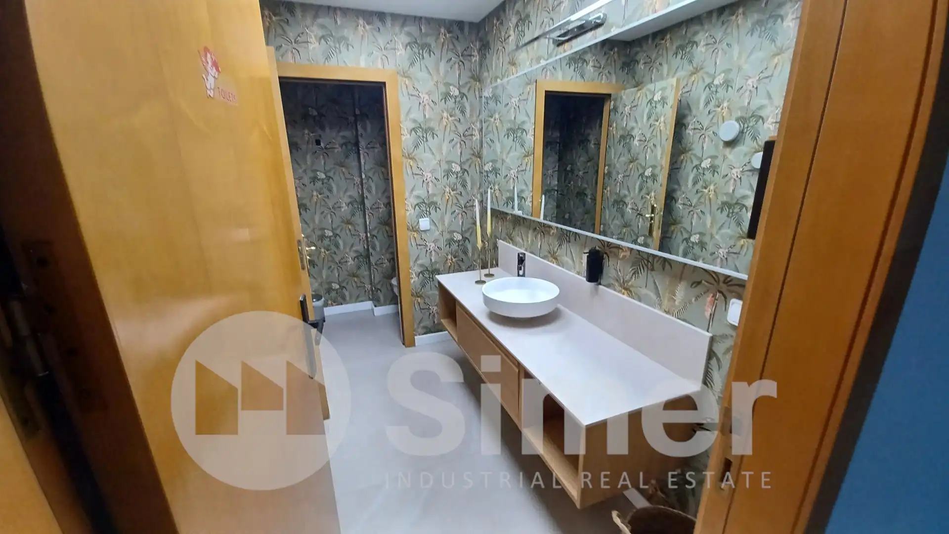 Bathroom of Industrial buildings for sale in Sabadell