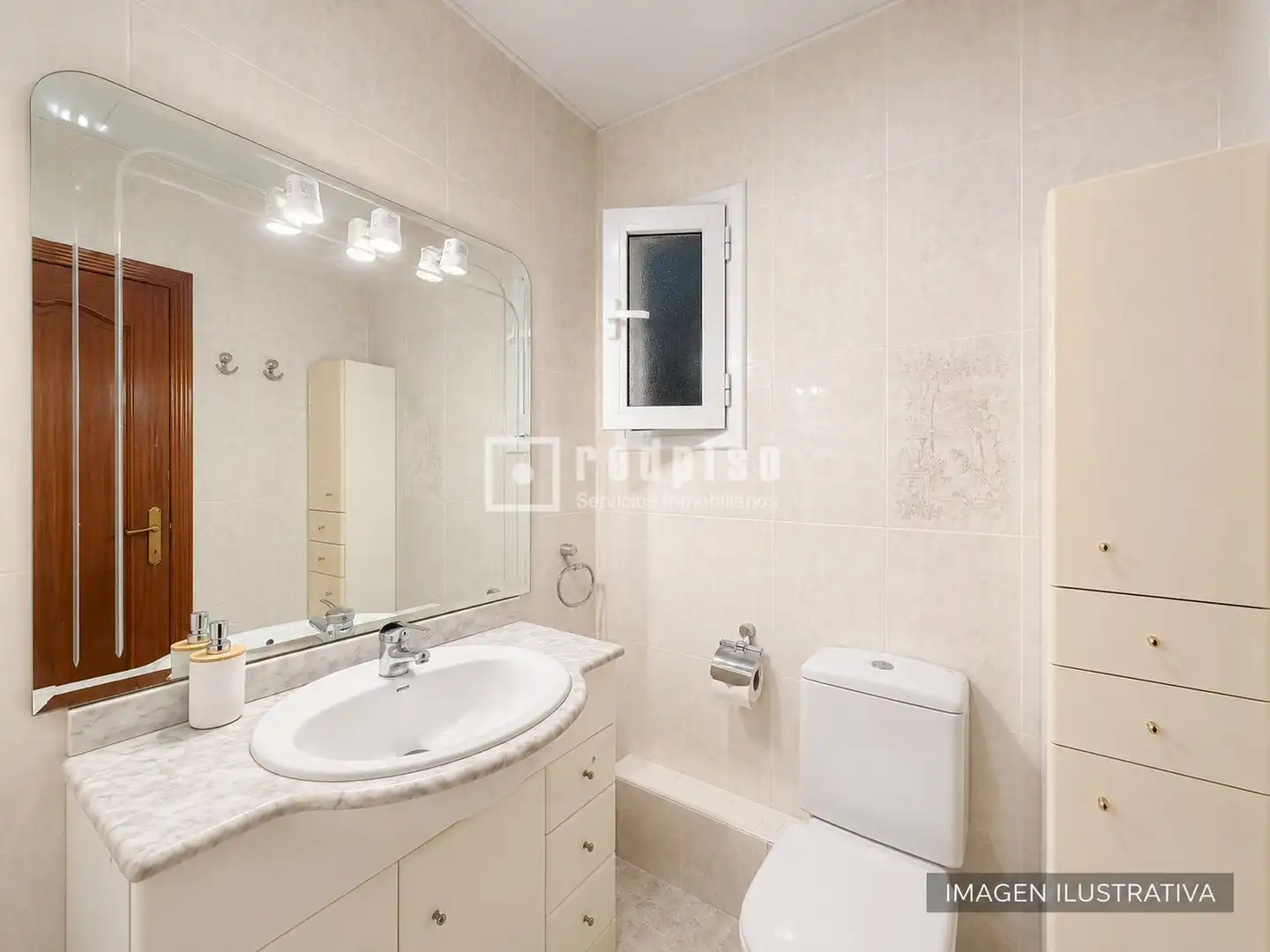 Bathroom of Flat for sale in Barcelona