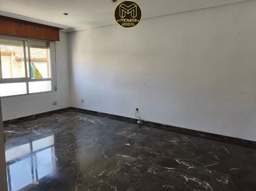 Pis amb balcó en venda a Peñamefecit - Avda Barcelona