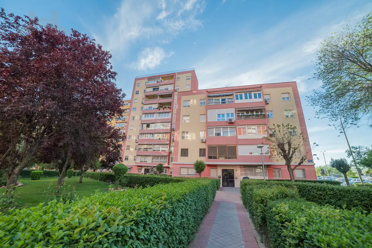 Außenansicht von Wohnung zum Verkauf in Fuenlabrada mit Klimaanlage, Heizung und Möbliert