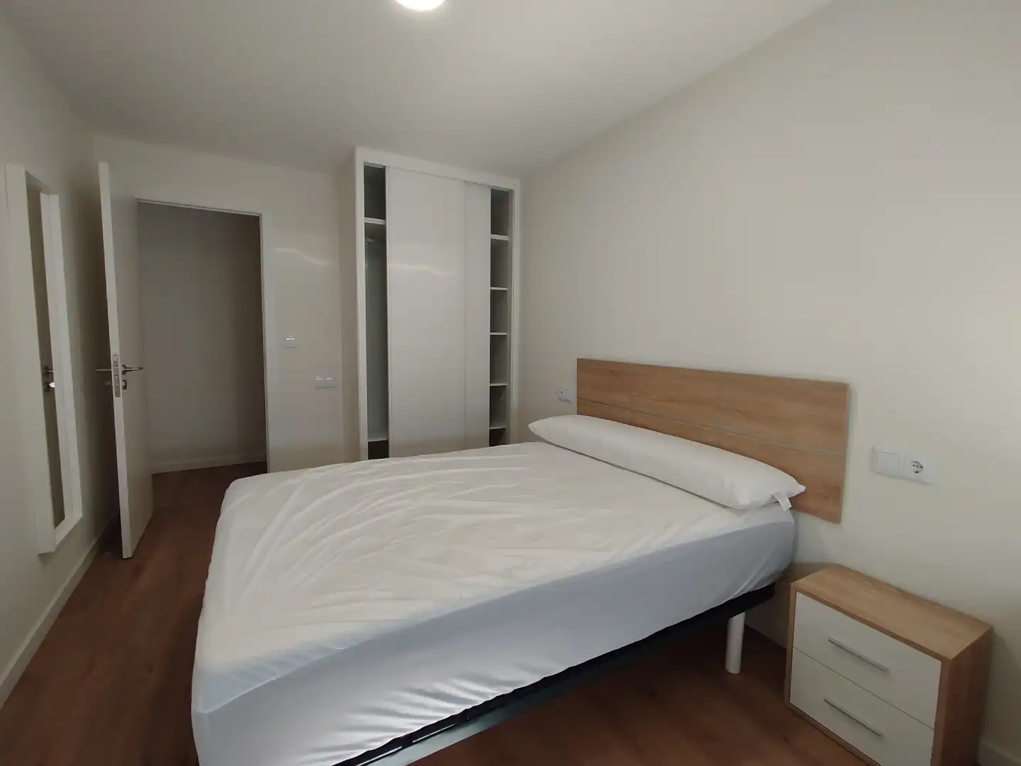 Habitación de Piso de alquiler en A Coruña Capital  con Calefacción, Amueblado y Horno