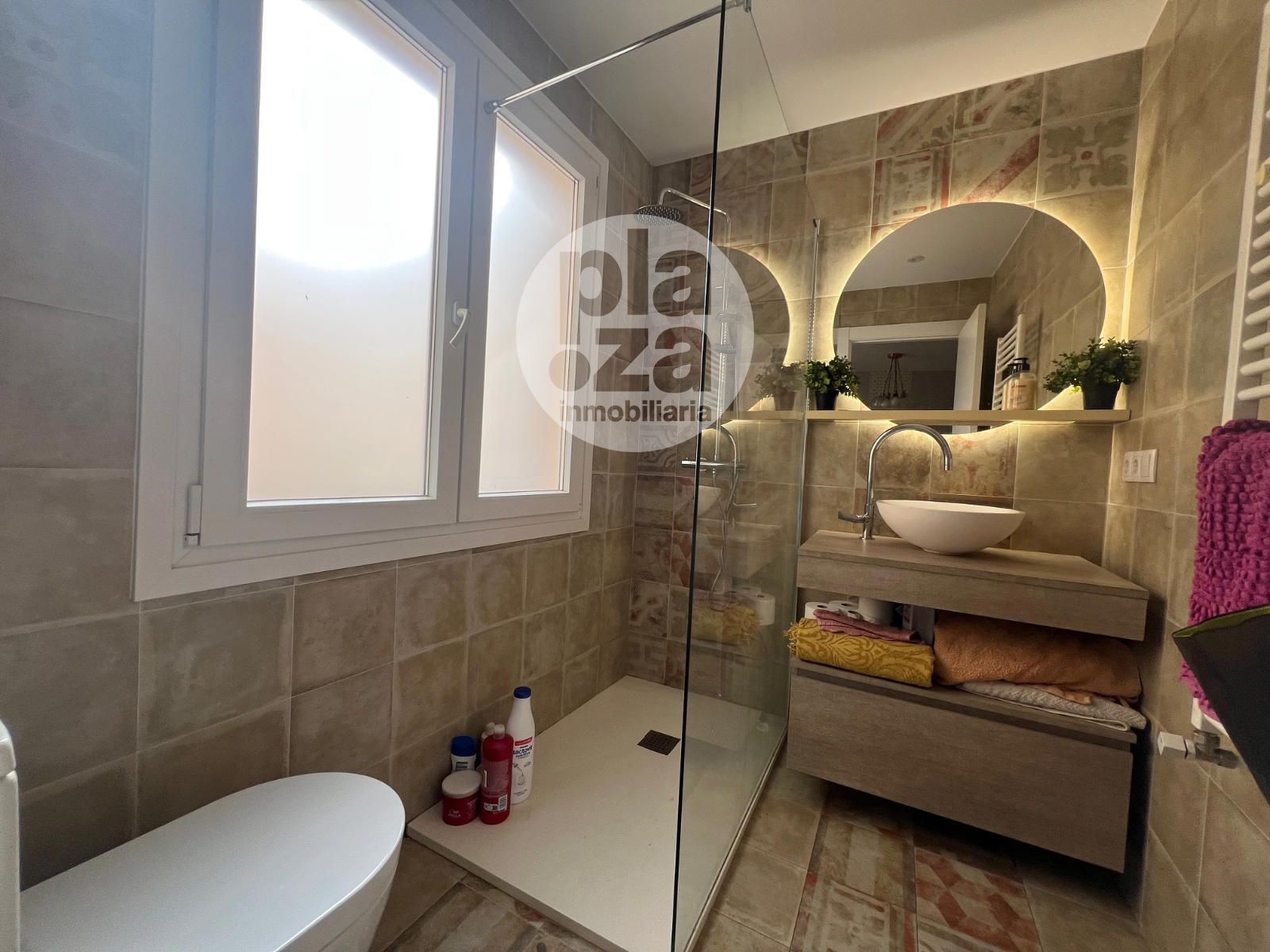 Bany de Pis en venda en Burgos Capital amb Calefacció i Terrassa