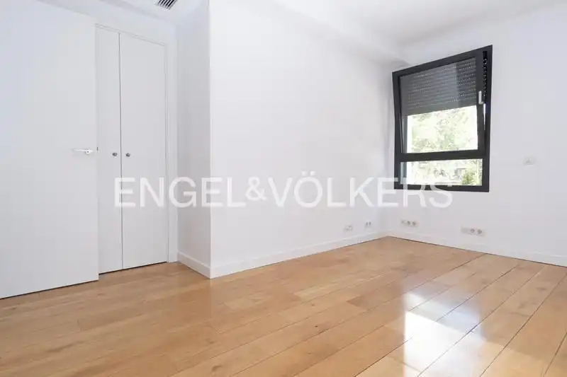 Schlafzimmer von Wohnung zur Miete in Madrid mit Klimaanlage, Heizung und Terrasse