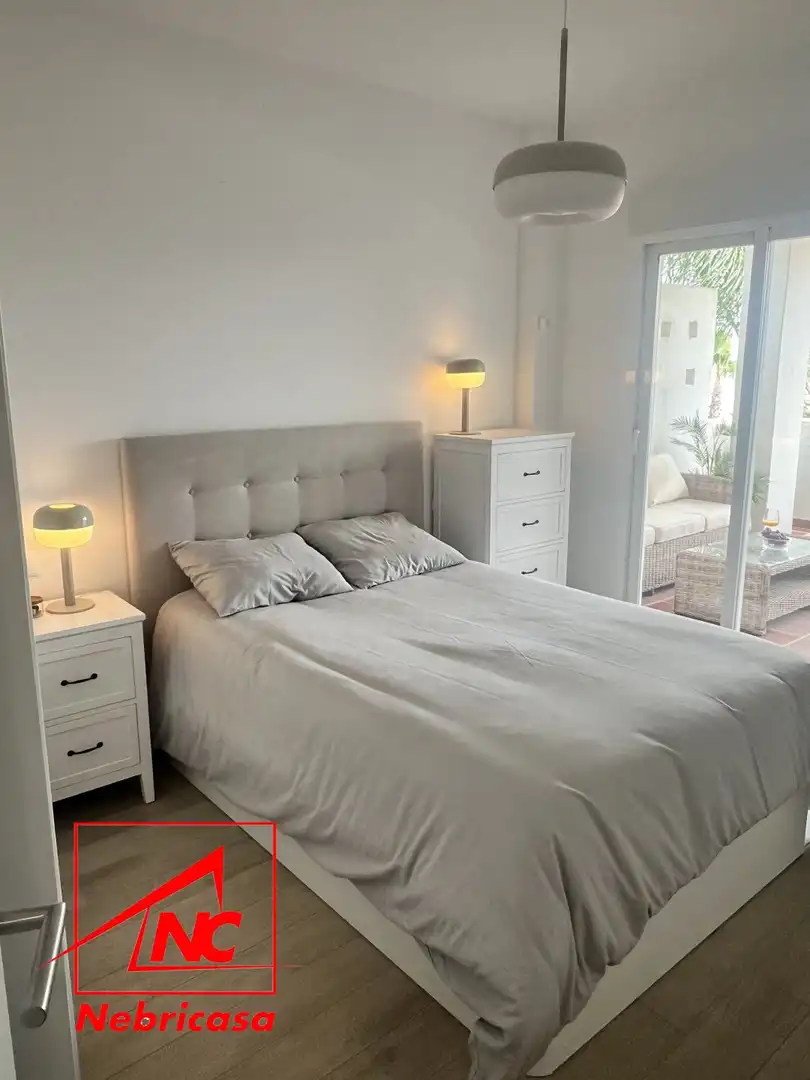 Schlafzimmer von Wohnung zur Miete in Chipiona mit Klimaanlage, Terrasse und Schwimmbad