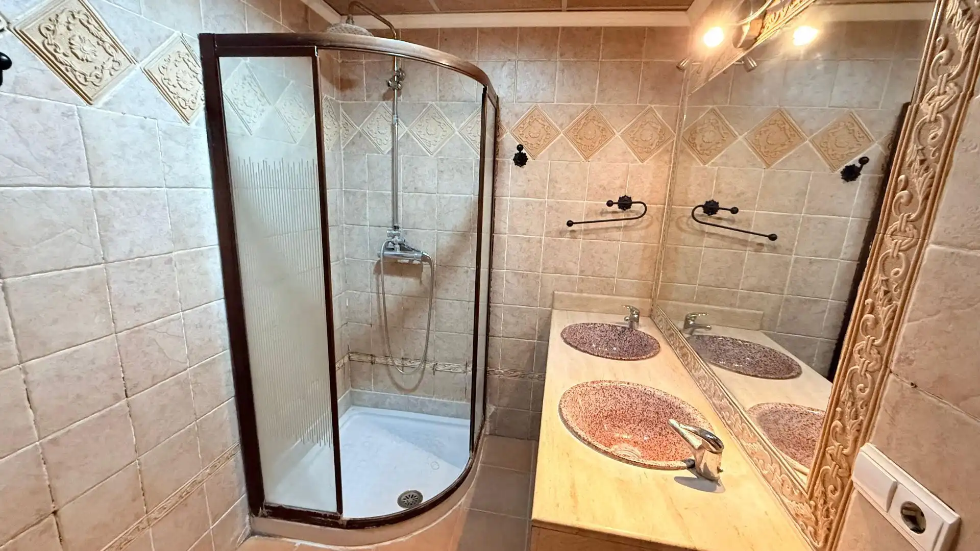 Bathroom of Flat for sale in Fines  with Heating