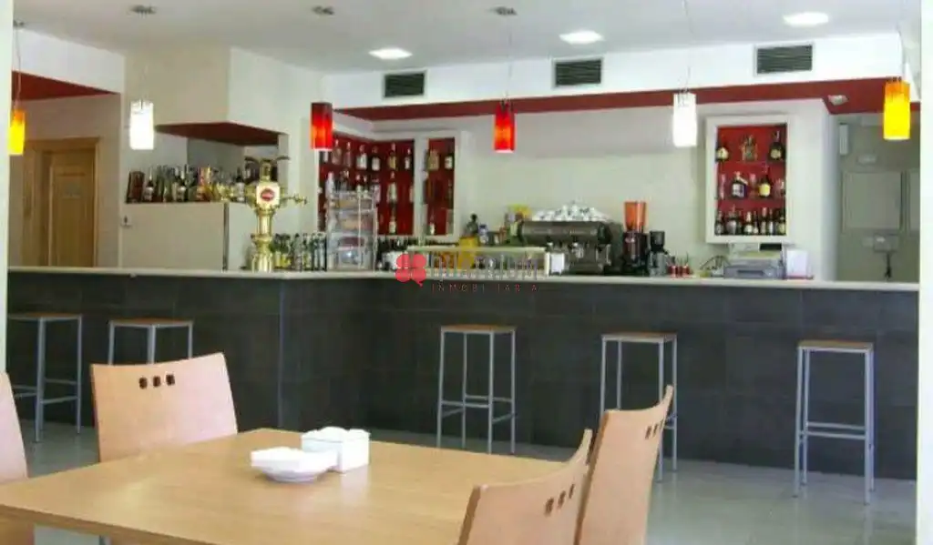Commercial properties for rent in Teo  with Air Conditioner