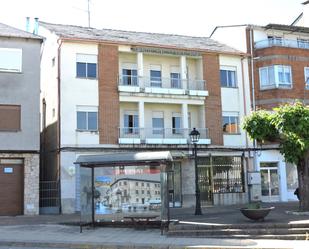 Vista exterior de Casa o xalet en venda en Toreno amb Jardí privat, Moblat i Balcó