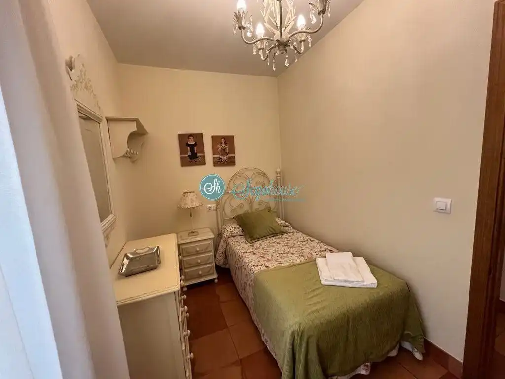 Dormitori de Casa o xalet de lloguer en Palazuelos de Eresma amb Calefacció, Terrassa i Moblat