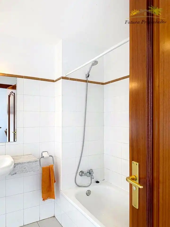 Baño de Piso en venta en Teguise con Terraza y Piscina comunitaria