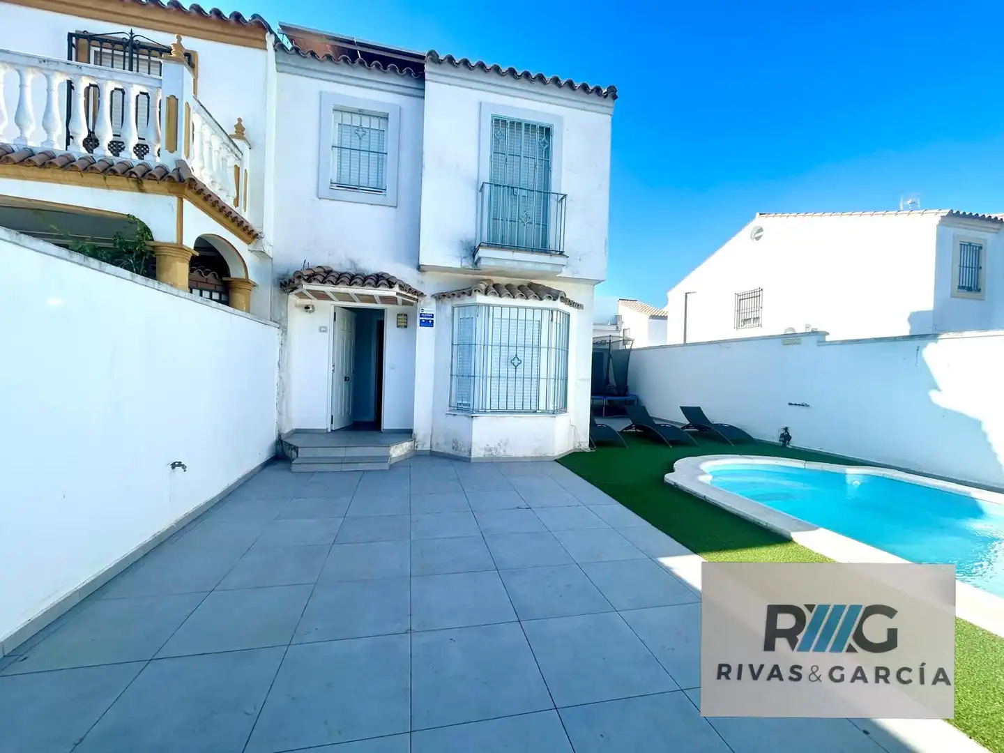 Exterior view of Detached homes for sale in Jerez de la Frontera  with Air Conditioner, Private garden and Terrace