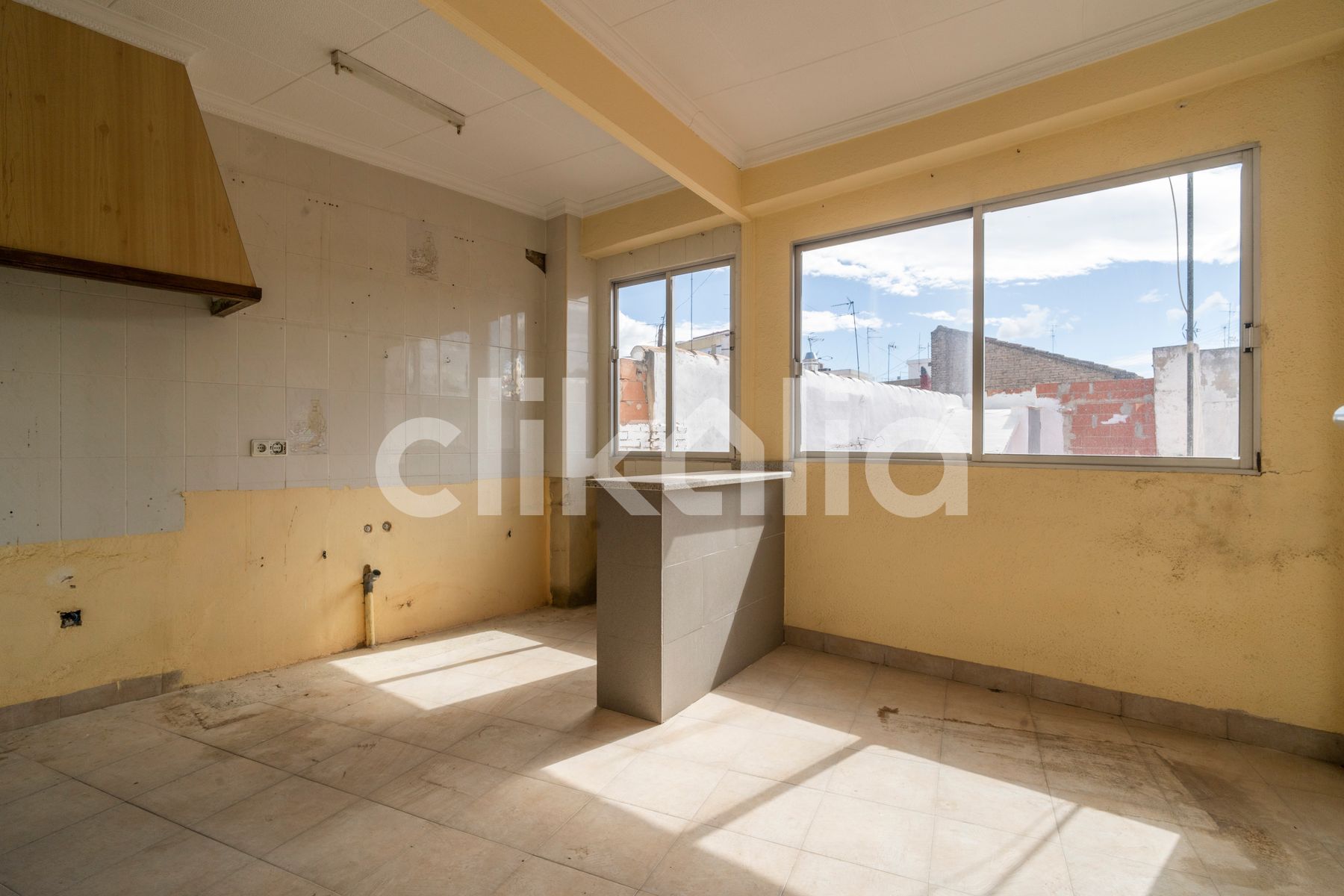 Kitchen of Flat for sale in Alzira  with Terrace and Storage room
