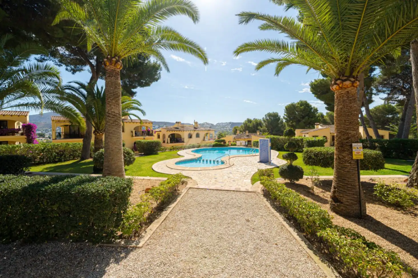 Piscina de Apartament en venda en Moraira amb Aire condicionat, Calefacció i Jardí privat