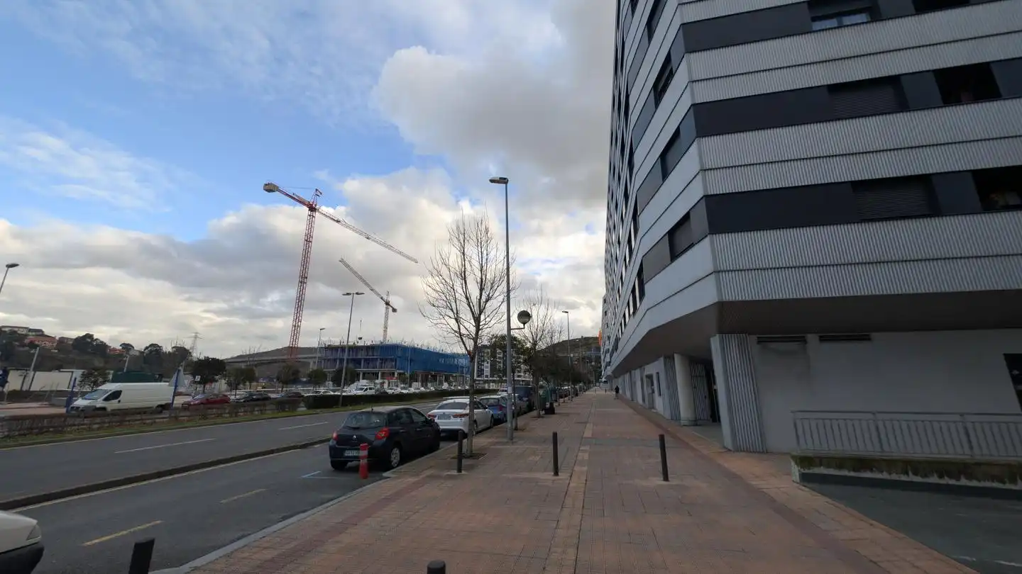Planta baixa en venda a Altos Hornos de Vizcaya Hiribidea, Lasesarre