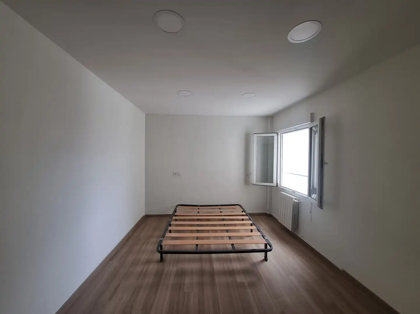 Bedroom of Flat for rent in Gijón   with Heating