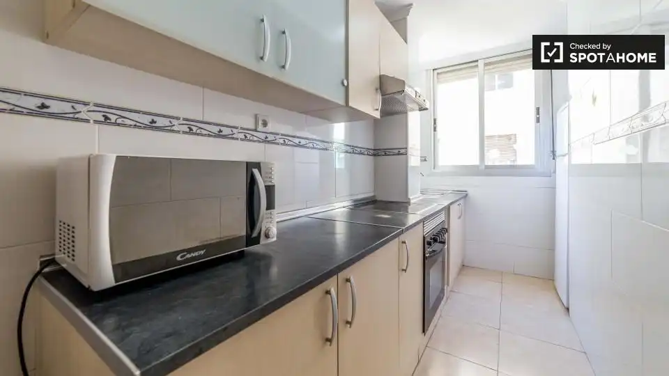Kitchen of Flat for share in Valencia  with Air Conditioner, Terrace and Furnished