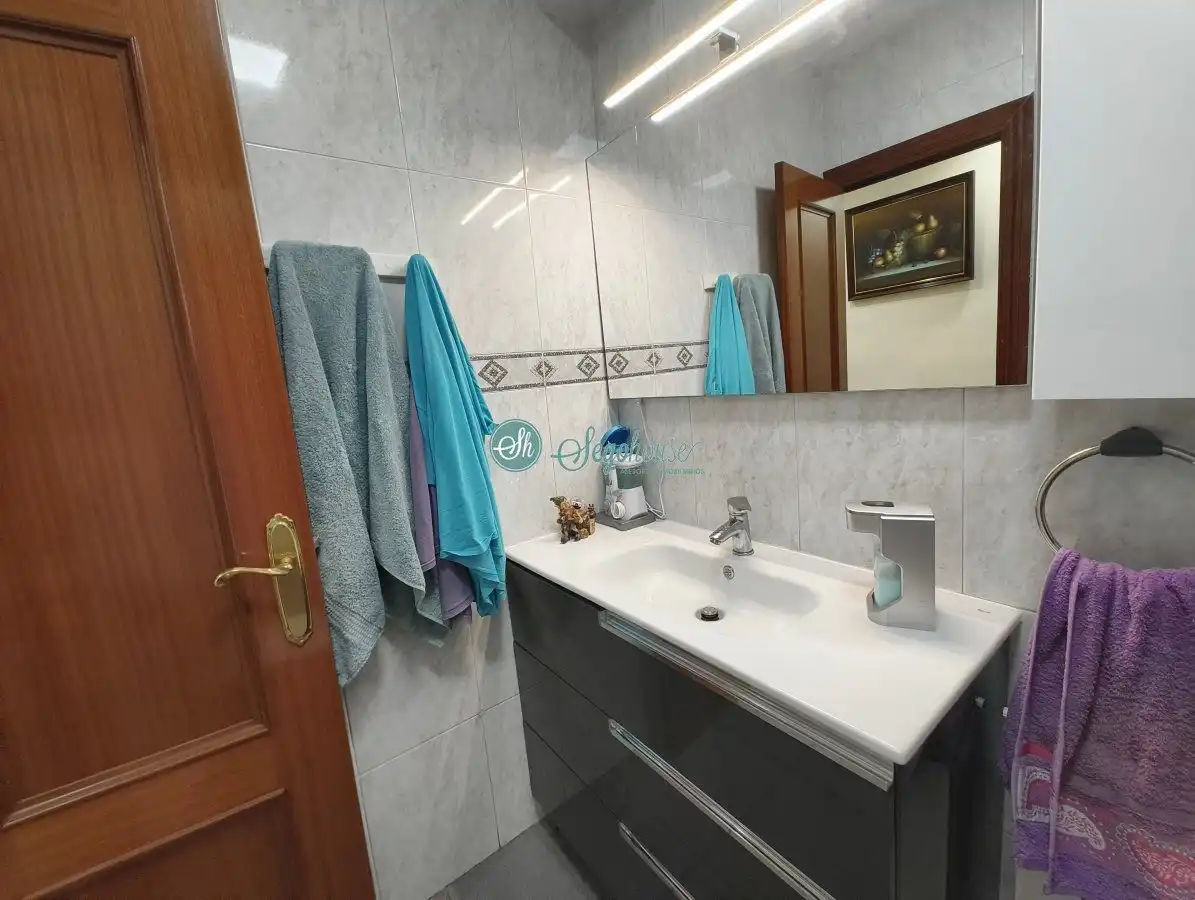 Bathroom of Flat for sale in Segovia  with Air Conditioner, Heating and Balcony