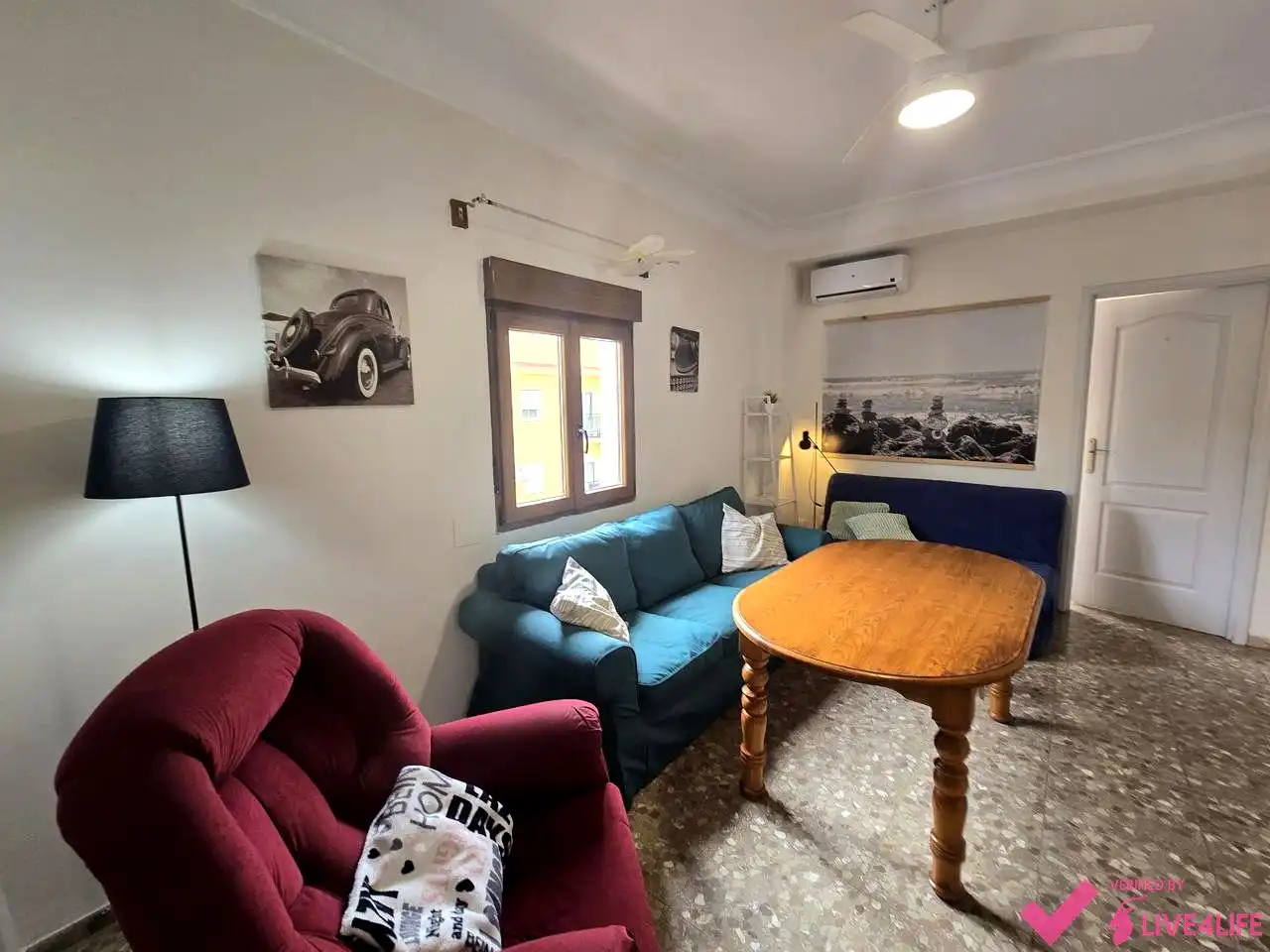 Living room of Flat for rent in Sevilla  with Air Conditioner, Terrace and Furnished