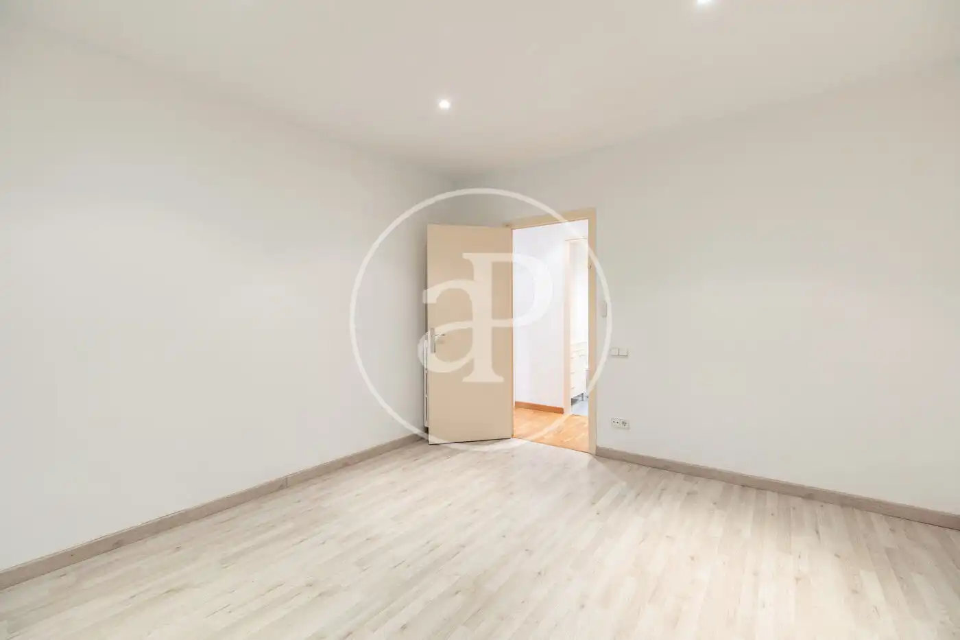 Piso en venta en Barcelona con Aire acondicionado, Calefacción y Terraza