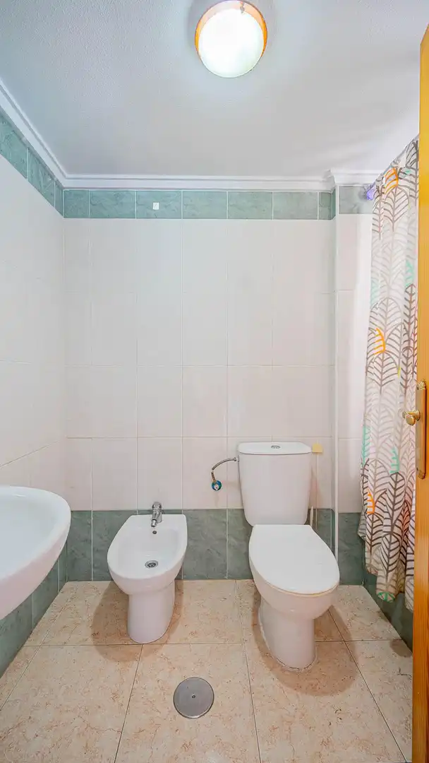 Badezimmer von Wohnungen zum Verkauf in Torrevieja mit Terrasse, Möbliert und Gemeinschaftspool