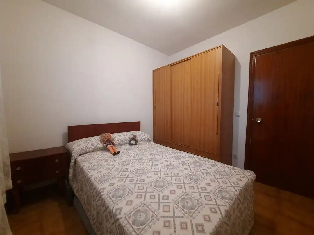 Habitación de Casa adosada en venta en Escalona con Aire acondicionado, Calefacción y Jardín privado