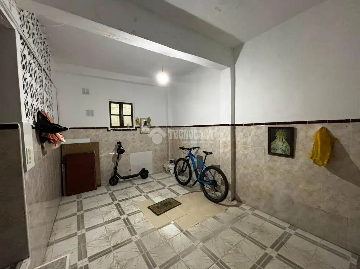 Casa adosada en venta en Pilas