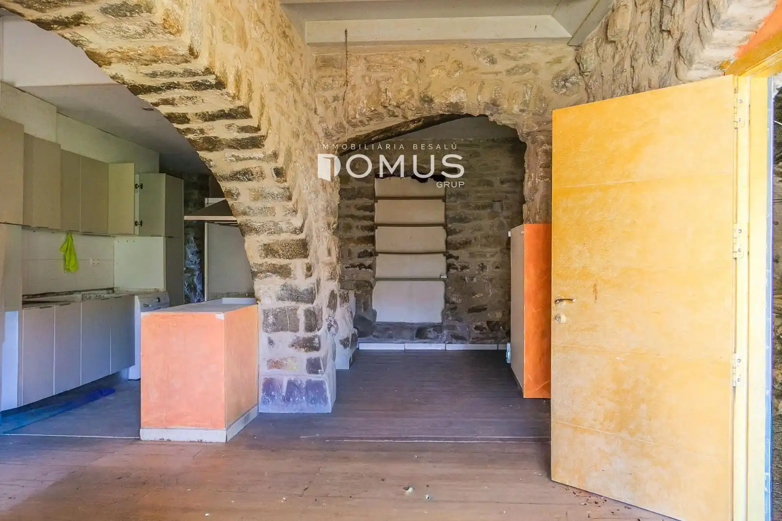 Country homes for sale in Besalú  with Private garden