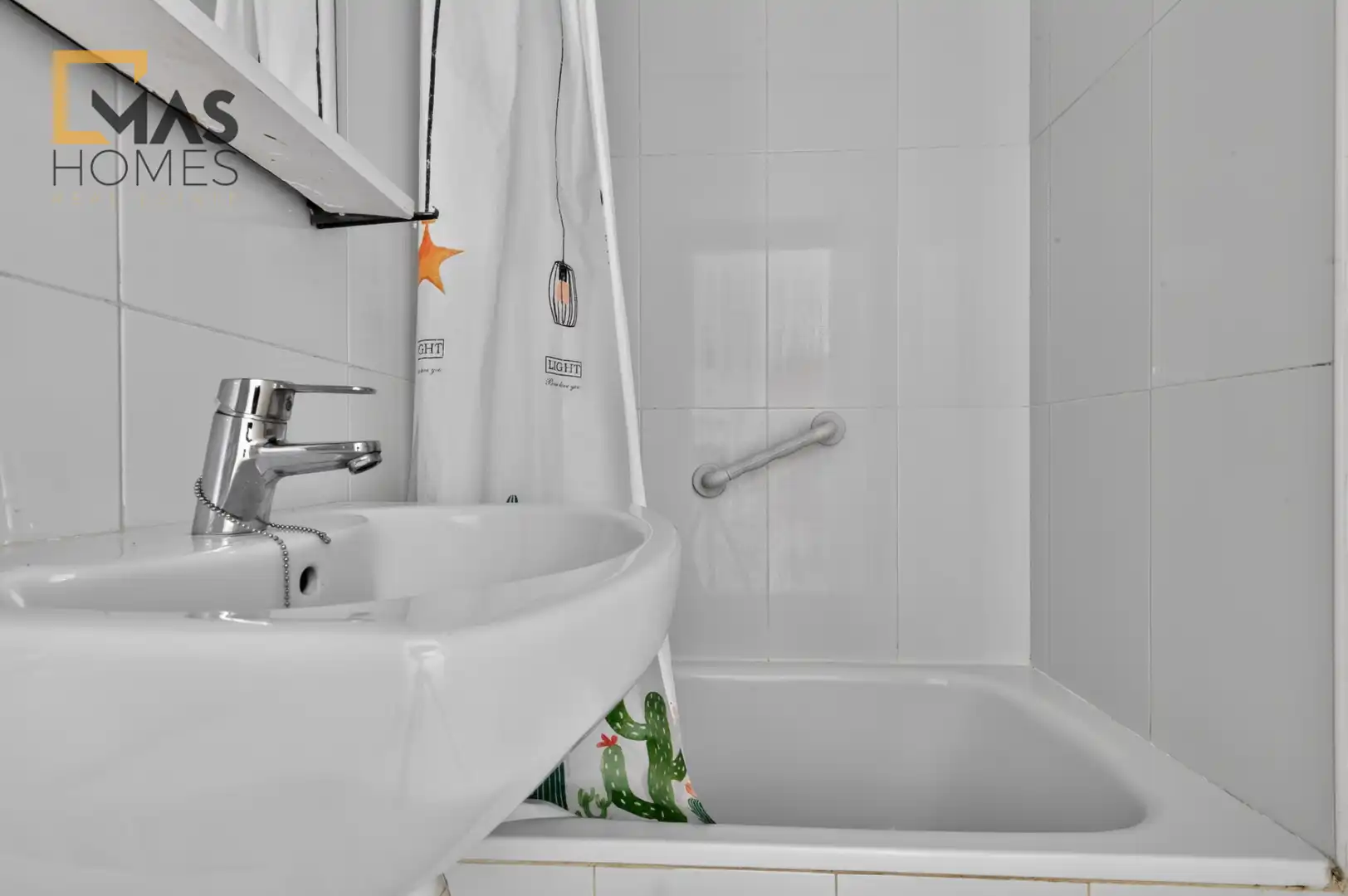 Bathroom of Buildings for sale in Ciutat Vella
