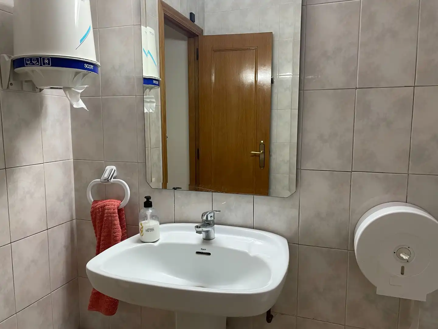 Badezimmer von Büro zum Verkauf in Ontinyent mit Klimaanlage