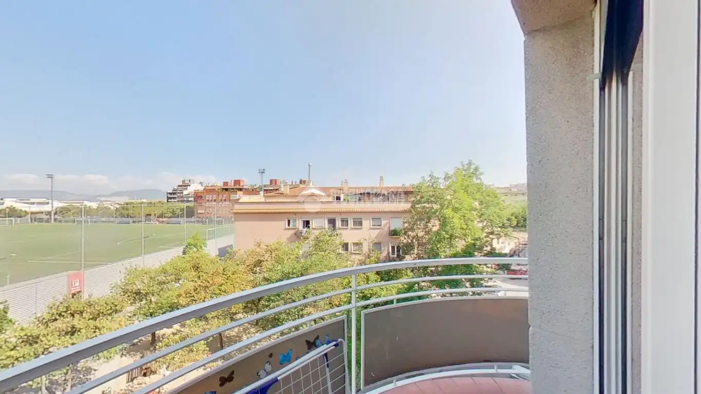 Vista exterior de Piso en venta en Barberà del Vallès con Calefacción y Balcón