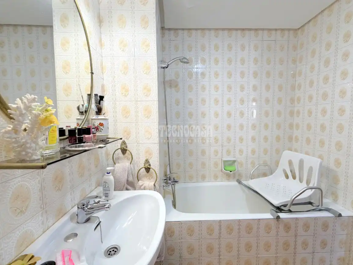 Badezimmer von Wohnung zum Verkauf in Madrid mit Heizung, Privatgarten und Schwimmbad