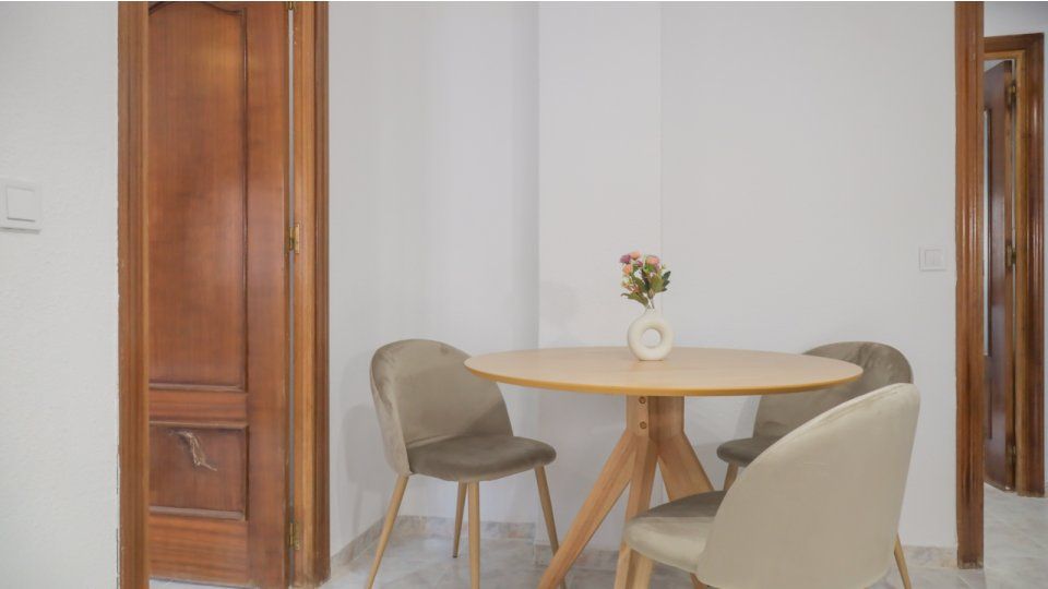 Menjador de Pis de lloguer en  Madrid Capital amb Moblat, Rentadora i Microones