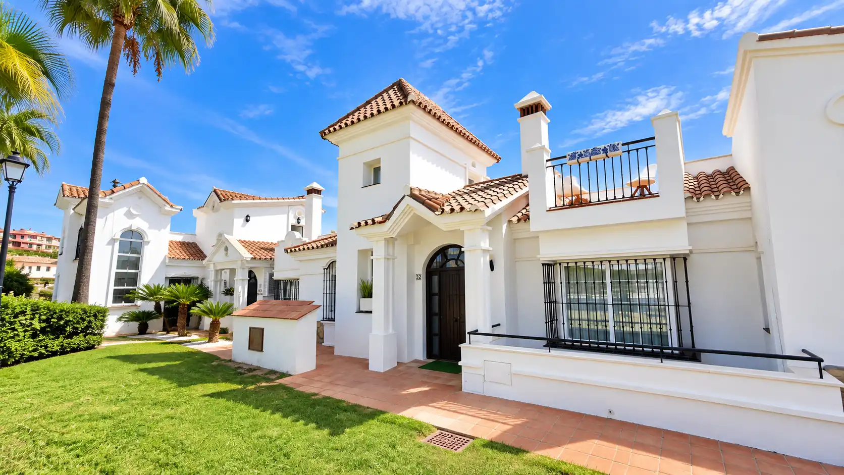 Terraced house with pool for sale in Riviera del Sol