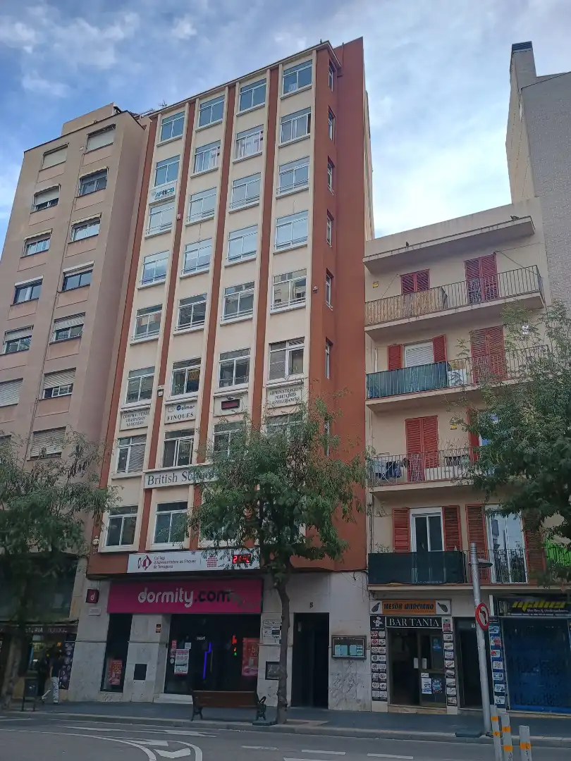 Oficina amb ascensor en venda a Plaça de Ponent 5