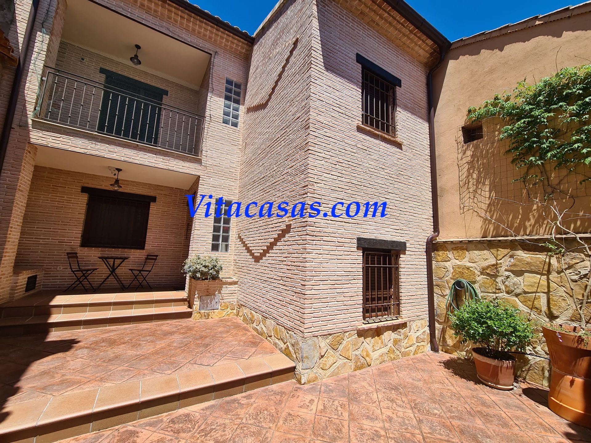 Vista exterior de Casa o xalet en venda en Robledillo de Mohernando amb Aire condicionat, Calefacció i Jardí privat