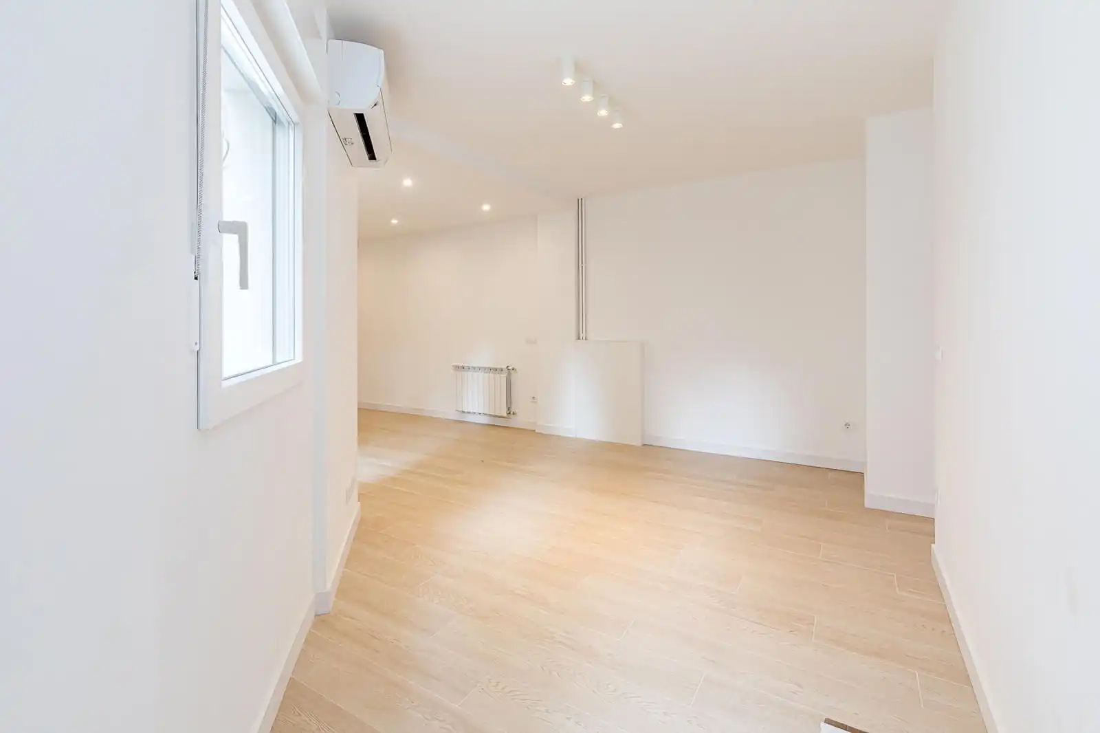 Flat for rent in Madrid  with Air Conditioner