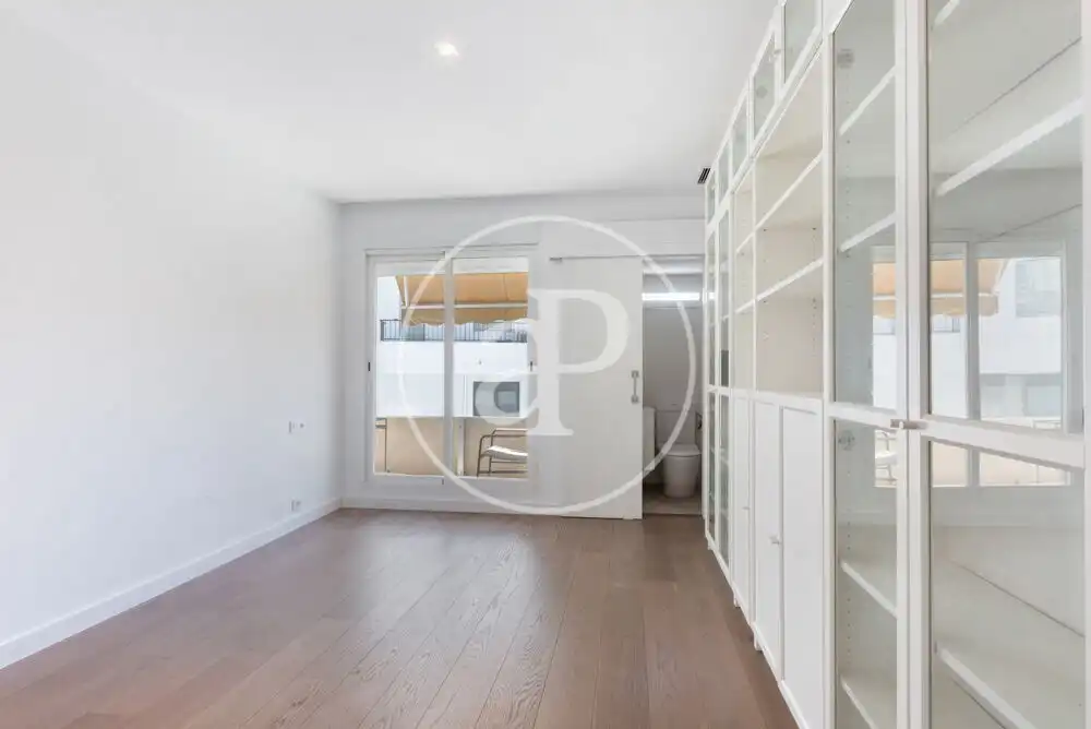 Wohnung zur Miete in Valencia mit Klimaanlage, Terrasse und Abstellraum