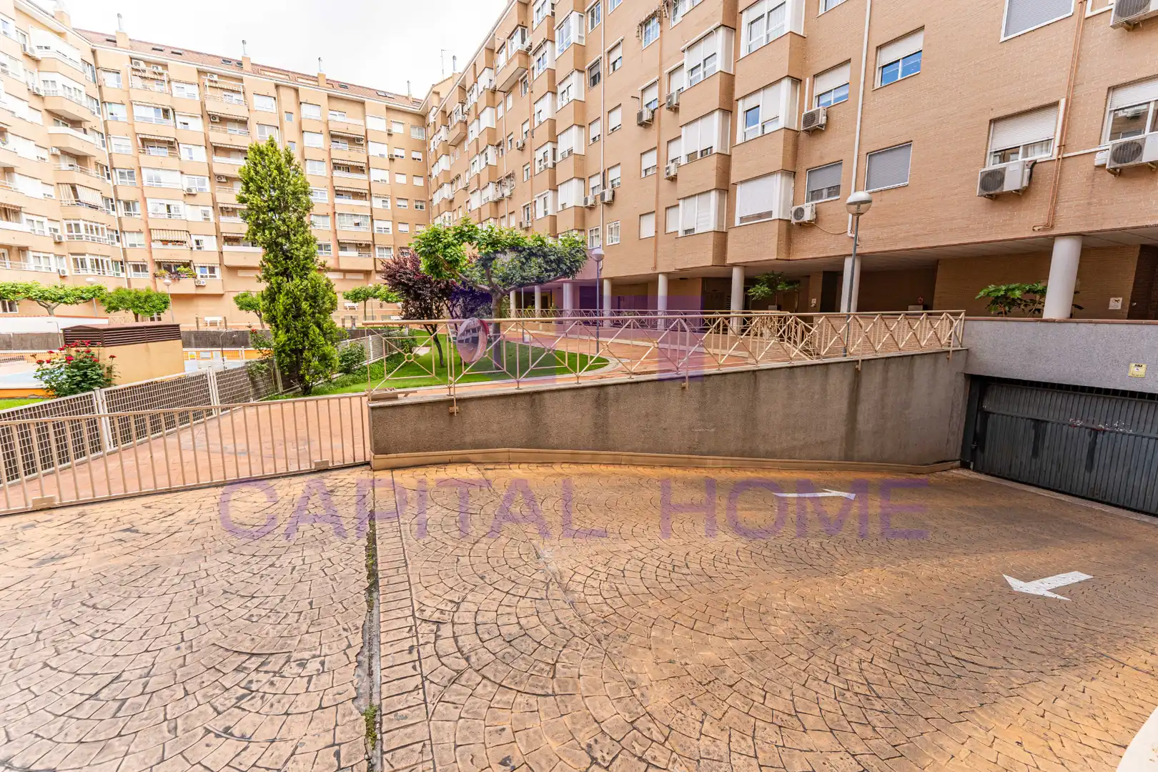Außenansicht von Maisonette zum Verkauf in Alcorcón mit Klimaanlage, Heizung und Parkett