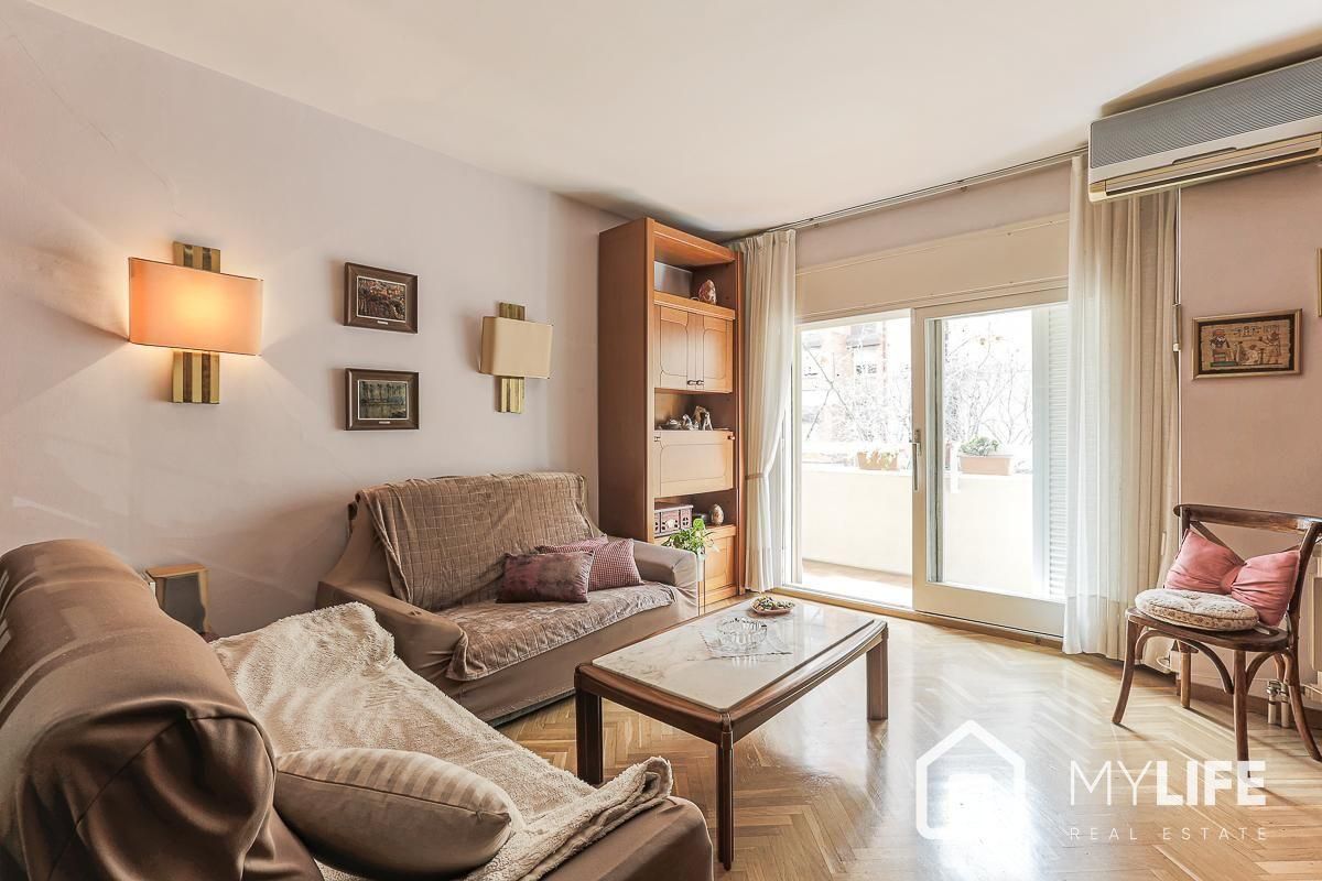 Living room of Flat for sale in  Barcelona Capital  with Air Conditioner, Heating and Parquet flooring