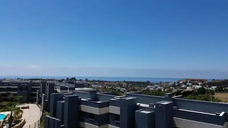 Apartamento con piscina en alquiler en Selwo, imagen 26