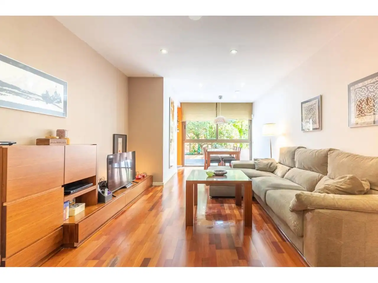 Sala de estar de Piso en venta en  Barcelona Capital con Piscina comunitaria