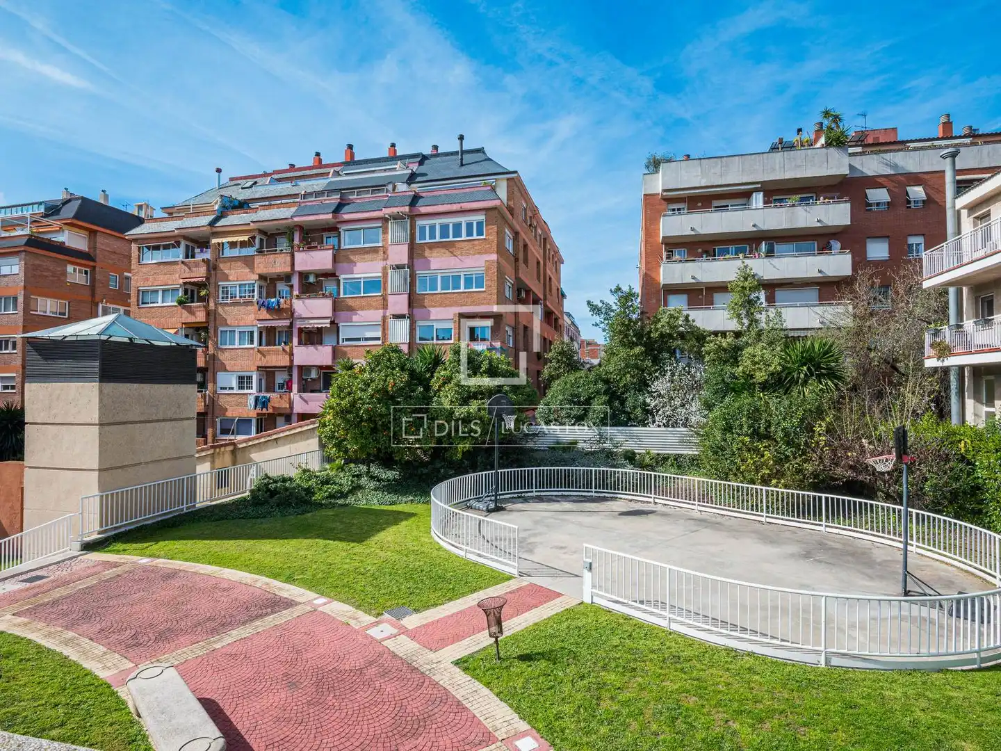 Exterior view of Flat for sale in Sant Cugat del Vallès  with Air Conditioner, Heating and Terrace