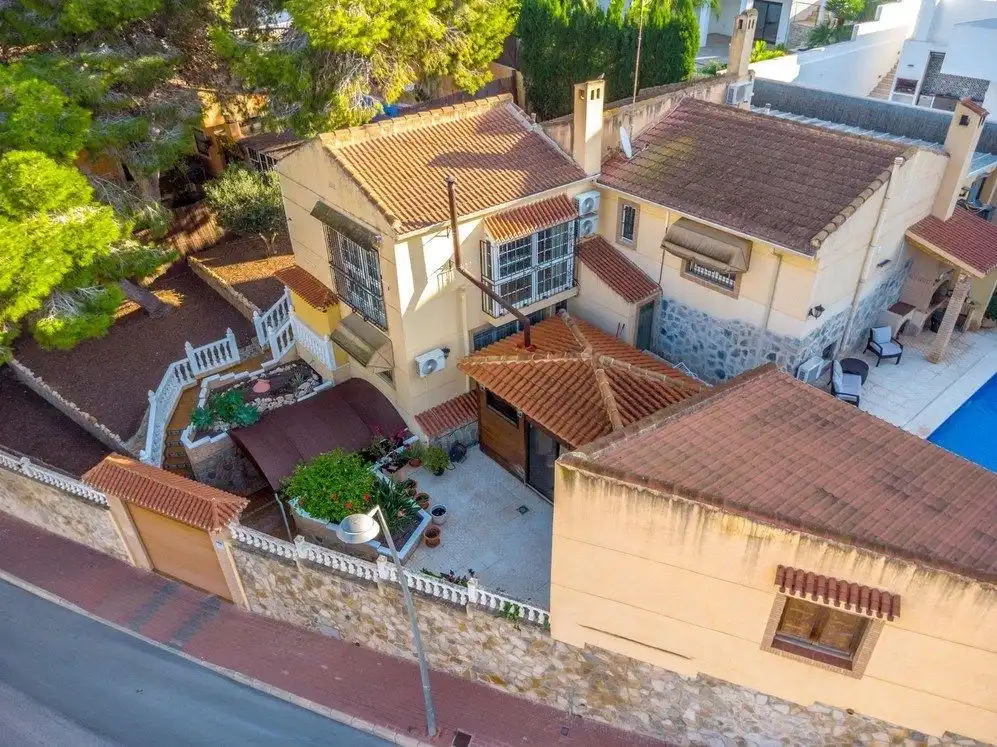Chalet con piscina en venta en Los Balcones - Los Altos, imagen 5