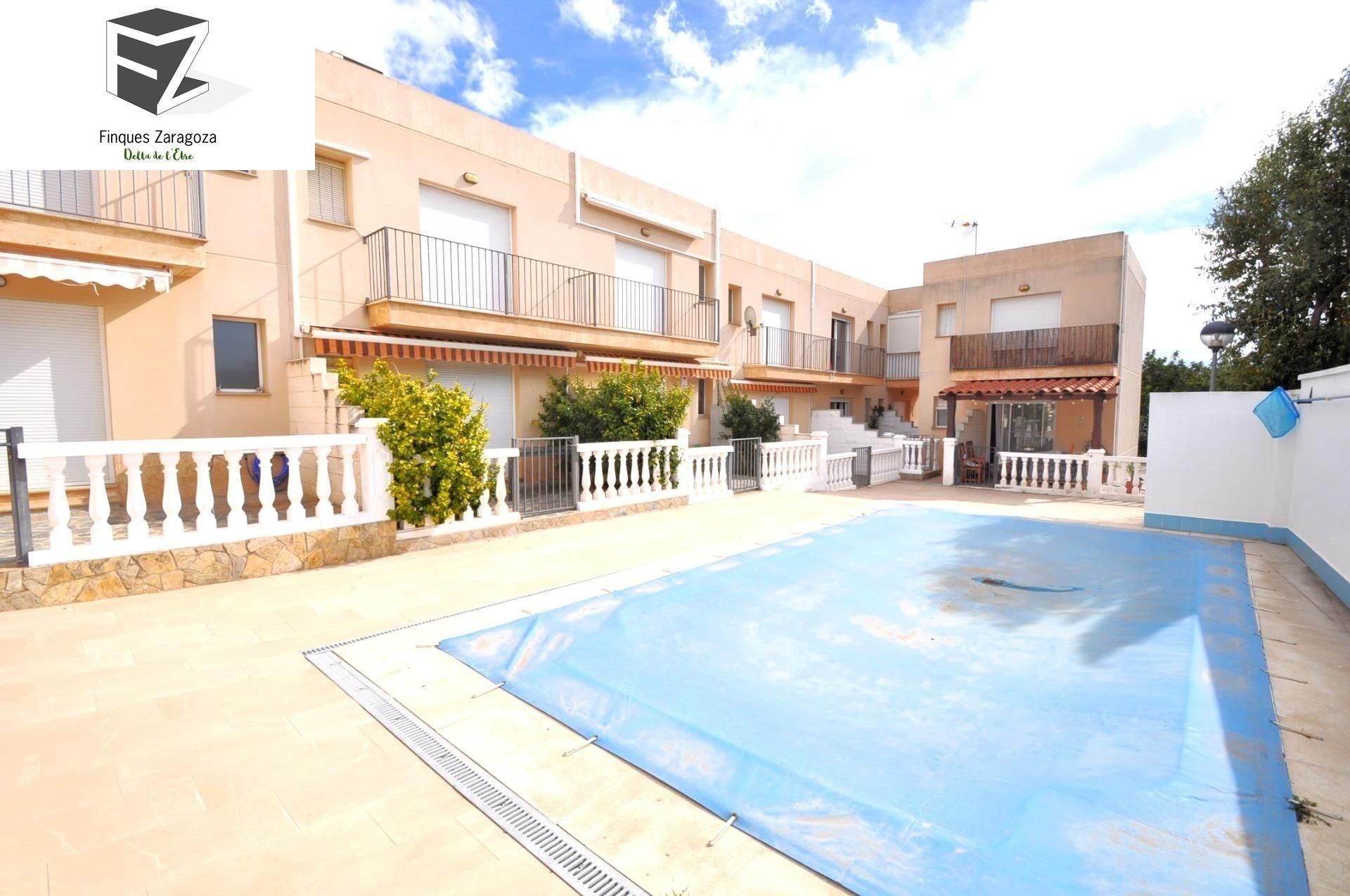 Piscina de Casa adosada en venda en Alcanar amb Aire condicionat, Calefacció i Jardí privat