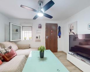 Sala d'estar de Casa adosada en venda en Alozaina amb Aire condicionat i Terrassa