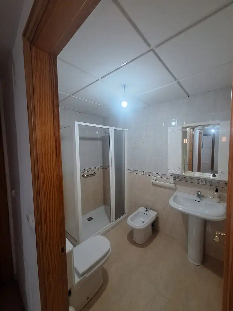 Badezimmer von Wohnung zum Verkauf in Dalías mit Ofen